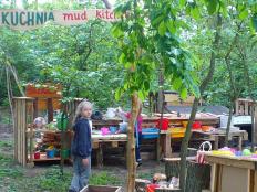 Błotna kuchnia - mud kitchen | Ogród dziecięcy w Śniadówku